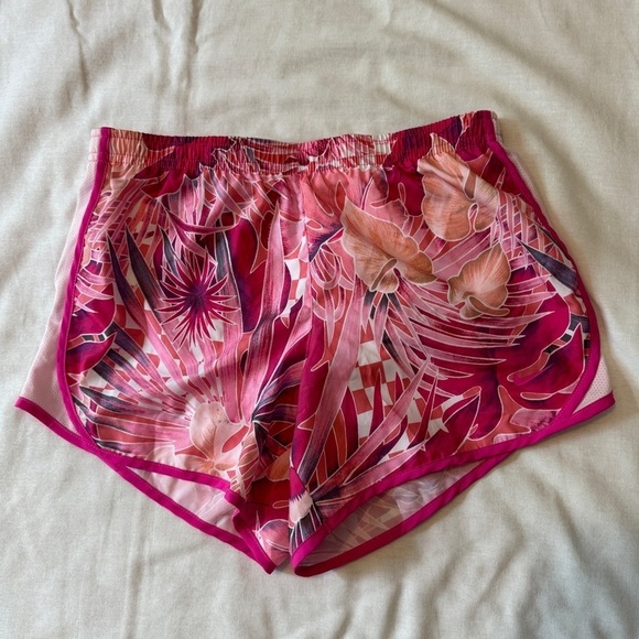 NEW Nike Girl’s Youth Large Pink Floral / Tropical Running Athletic Shorts - Picture 1 of 6